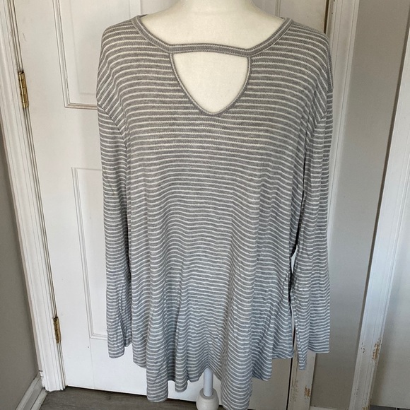 Charlotte Russe Tops - Charlotte Russe+ Striped Top Size 3X